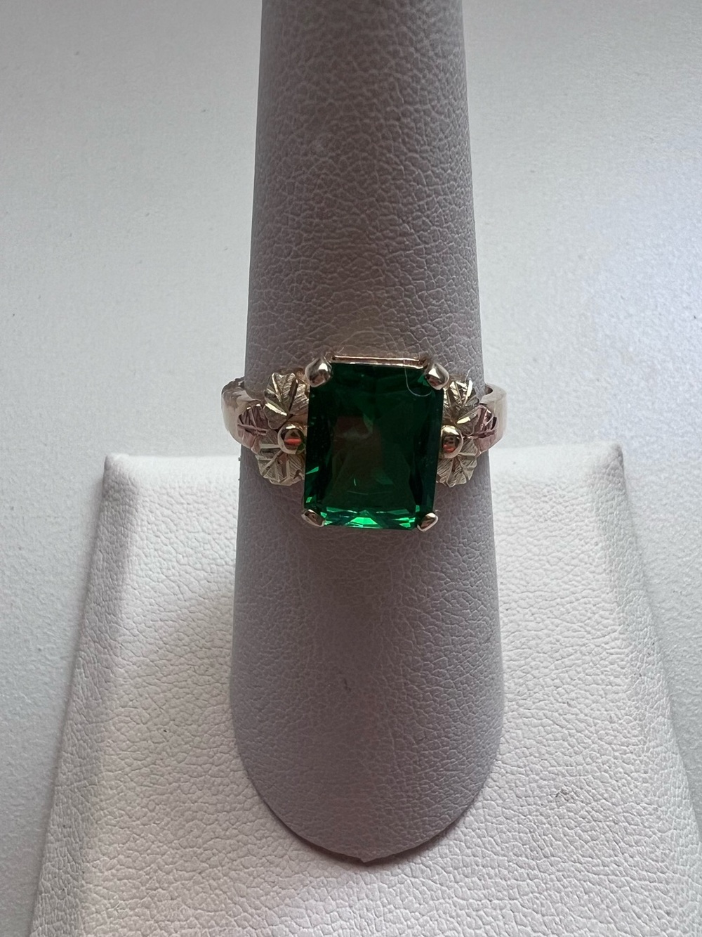 Vintage Coleman C. Co 10K Black Hills Gold Emerald Cut Helenite Ring Size 8